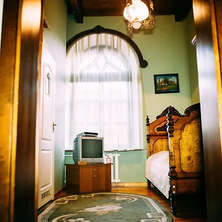 Antique House Hotel Дубно Экстерьер фото