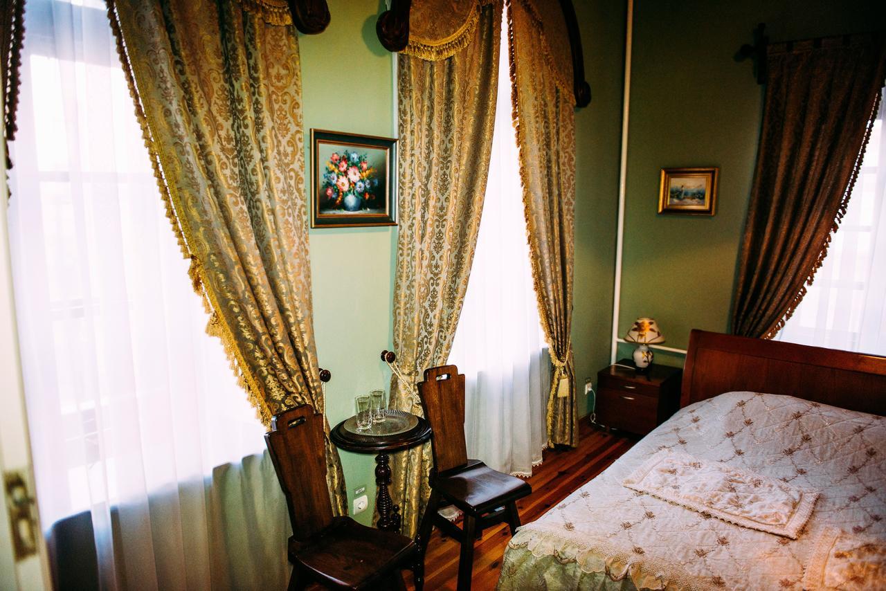 Antique House *