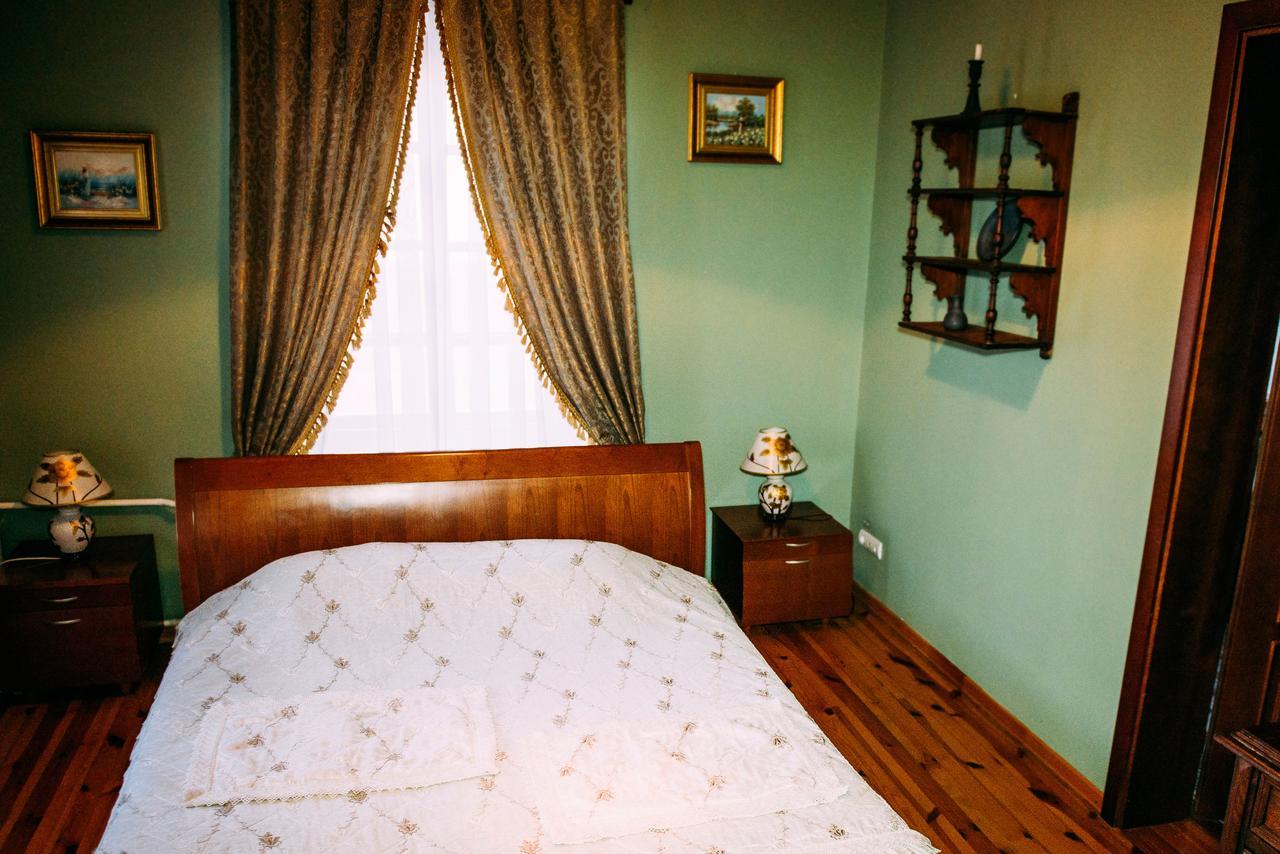 Antique House *
