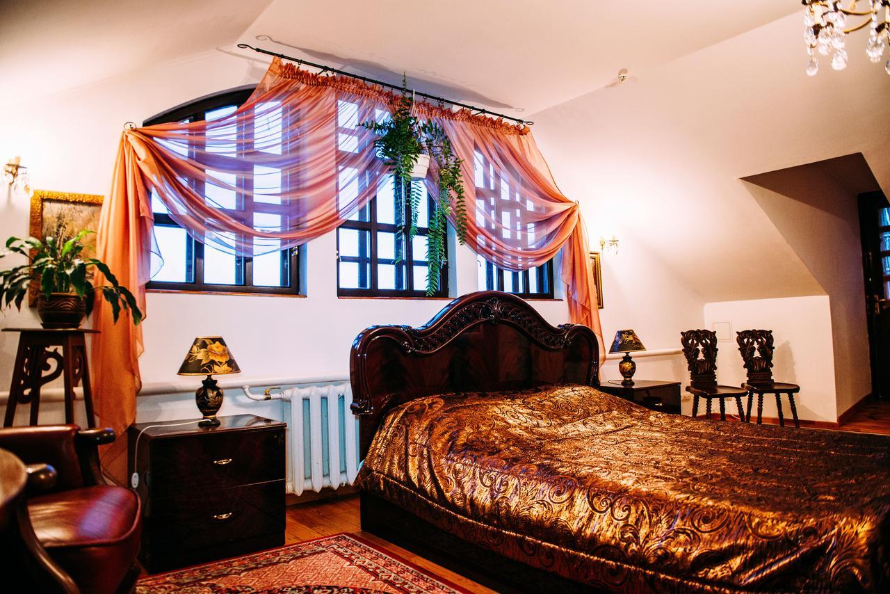 Antique House
